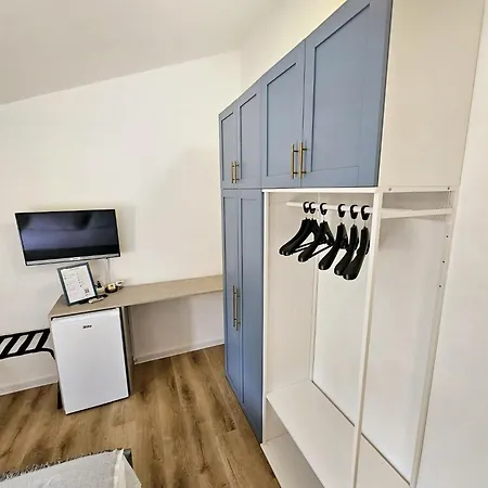 Ana Rooms